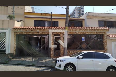Casa à venda com 220m², 3 quartos e 3 vagasFachada + Placa