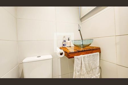 Casa de condomínio à venda com 100m², 3 quartos e 2 vagasLavabo