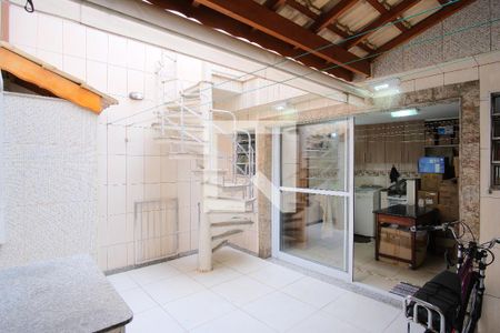 Quintal de casa à venda com 3 quartos, 180m² em Vila Carrão, São Paulo