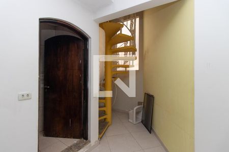 Escada de casa para alugar com 1 quarto, 65m² em Vila Santa Terezinha (zona Norte), São Paulo