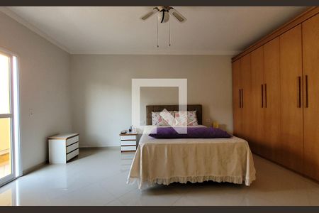 Casa à venda com 300m², 4 quartos e 5 vagasSuíte