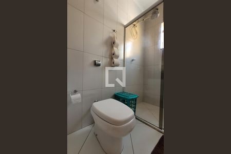 Casa à venda com 300m², 4 quartos e 5 vagasBanheiro da suíte