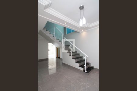 Escada de casa para alugar com 2 quartos, 250m² em Parque Continental Ii, Guarulhos