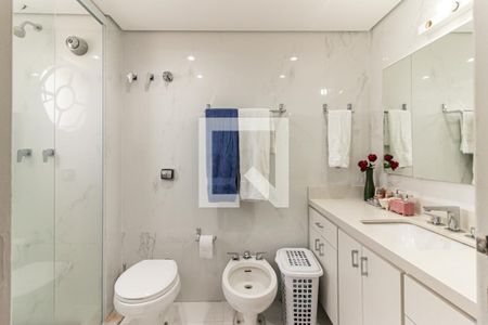 Apartamento à venda com 170m², 4 quartos e 2 vagas Apartamento à venda com 170m², 4 quartos e 2 vagasBanheiro da Suíte 1