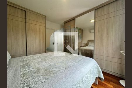 Casa de condomínio à venda com 258m², 4 quartos e 4 vagas