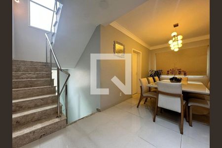 Casa de condomínio à venda com 258m², 4 quartos e 4 vagas