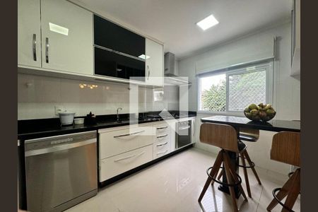 Casa de Condomínio à venda com 4 quartos, 258m² em Jardim Prudência, São Paulo