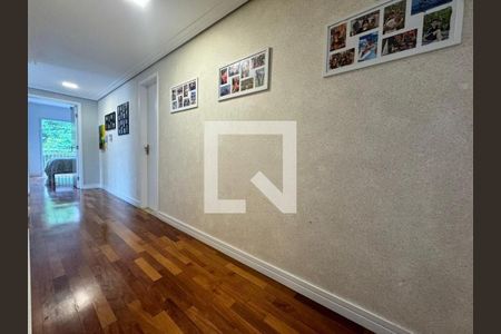 Casa de condomínio à venda com 258m², 4 quartos e 4 vagas