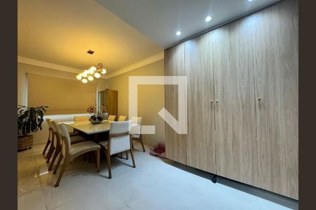 Casa de condomínio à venda com 258m², 4 quartos e 4 vagas