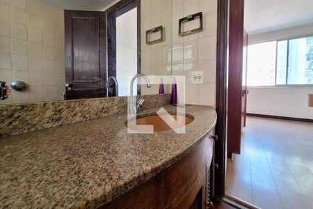 Apartamento à venda com 125m², 3 quartos e 1 vagaBanheiro da Suíte