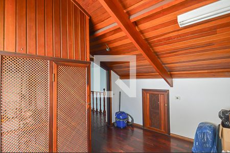Casa à venda com 300m², 3 quartos e 5 vagasQuarto de Serviço