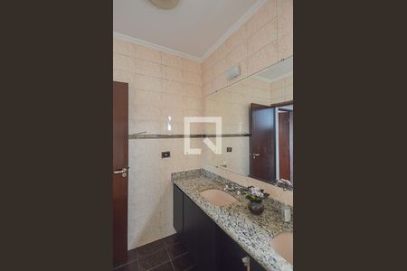 Casa à venda com 300m², 3 quartos e 5 vagasBanheiro da Suíte 3