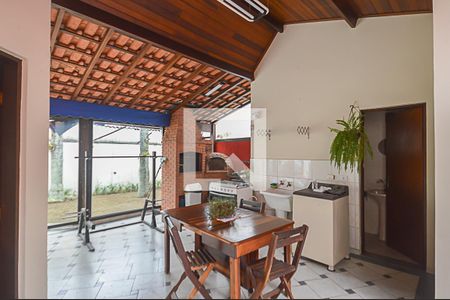 Casa à venda com 300m², 3 quartos e 5 vagasÁrea de Serviço