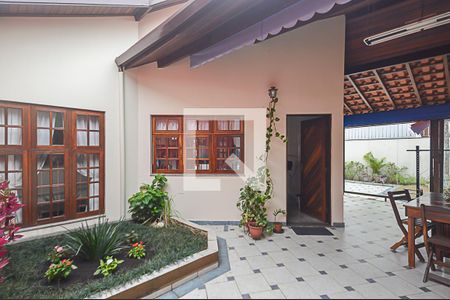 Casa à venda com 300m², 3 quartos e 5 vagasÁrea de Serviço