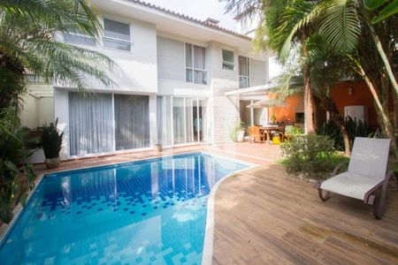 Casa para alugar com 400m², 4 quartos e 2 vagas Casa para alugar com 400m², 4 quartos e 2 vagasPiscina