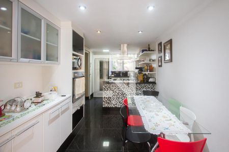 Casa para alugar com 400m², 4 quartos e 2 vagas Casa para alugar com 400m², 4 quartos e 2 vagasCozinha