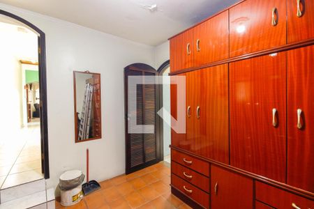 Casa à venda com 150m², 4 quartos e 2 vagas Casa à venda com 150m², 4 quartos e 2 vagasQuarto 4 - Closet