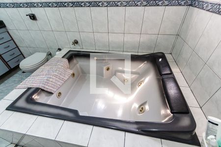 Casa à venda com 361m², 4 quartos e 2 vagasBanheiro 2