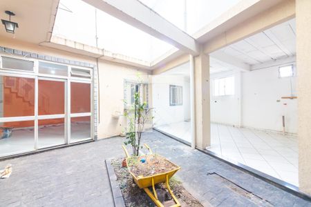 Casa para alugar com 250m², 2 quartos e 1 vaga Casa para alugar com 250m², 2 quartos e 1 vagaÁrea de Serviço