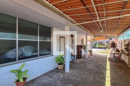 Casa à venda com 540m², 3 quartos e 4 vagas Casa à venda com 540m², 3 quartos e 4 vagasQuintal