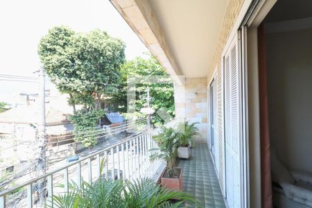 Casa à venda com 540m², 3 quartos e 4 vagas Casa à venda com 540m², 3 quartos e 4 vagasQuarto 2 varanda