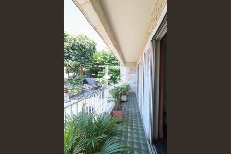 Casa à venda com 540m², 3 quartos e 4 vagas Casa à venda com 540m², 3 quartos e 4 vagasQuarto 2 varanda