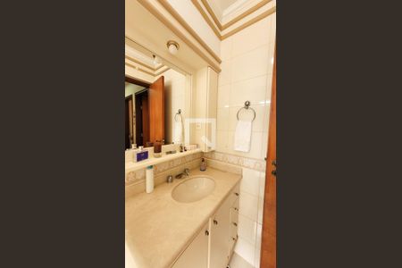 Apartamento à venda com 150m², 3 quartos e 3 vagas Apartamento à venda com 150m², 3 quartos e 3 vagasBanheiro Social