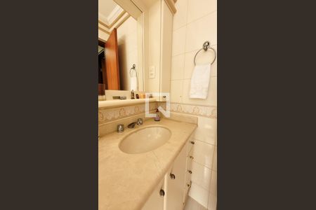 Apartamento à venda com 150m², 3 quartos e 3 vagas Apartamento à venda com 150m², 3 quartos e 3 vagasBanheiro Social