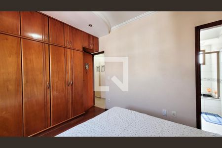 Apartamento à venda com 150m², 3 quartos e 3 vagas Apartamento à venda com 150m², 3 quartos e 3 vagasSuíte