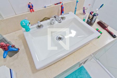 Casa à venda com 165m², 3 quartos e 4 vagasBanheiro da Suíte 2