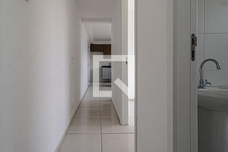 corredor para os cômodos de apartamento para alugar com 2 quartos, 42m² em Jardim São Savério, São Paulo