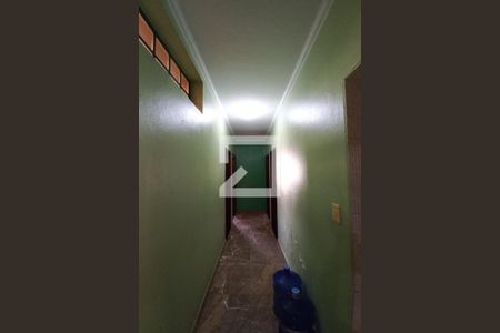 Casa à venda com 250m², 4 quartos e 2 vagas Casa à venda com 250m², 4 quartos e 2 vagasCorredor