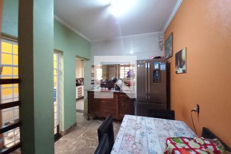 Casa à venda com 250m², 4 quartos e 2 vagas Casa à venda com 250m², 4 quartos e 2 vagasSala de Jantar