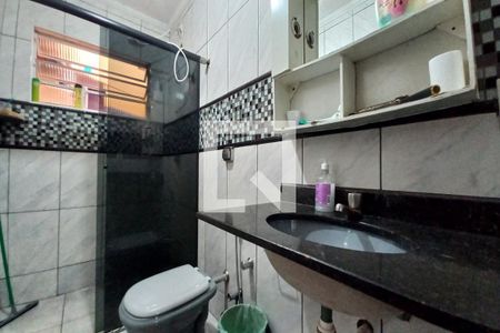 Casa à venda com 250m², 4 quartos e 2 vagas Casa à venda com 250m², 4 quartos e 2 vagasBanheiro Corredor