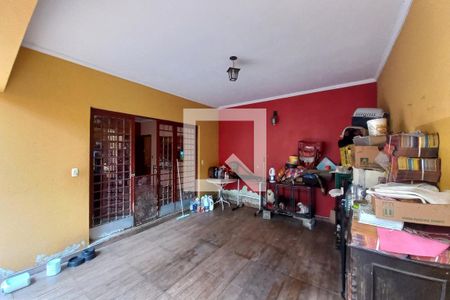 Casa à venda com 250m², 4 quartos e 2 vagas Casa à venda com 250m², 4 quartos e 2 vagasGaragem