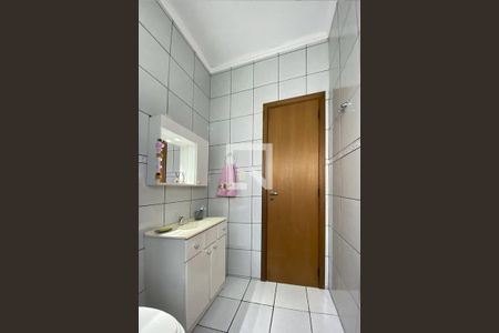 Casa à venda com 173m², 3 quartos e 1 vagaBanheiro 1