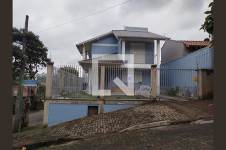 Casa à venda com 168m², 3 quartos e 2 vagas Casa à venda com 168m², 3 quartos e 2 vagasFachada