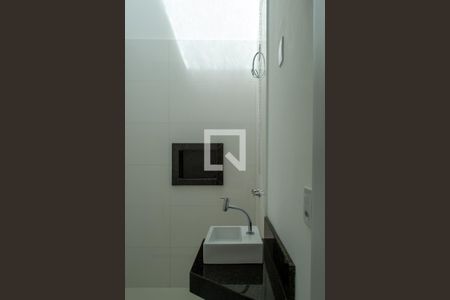 Casa de condomínio à venda com 240m², 4 quartos e 2 vagas Casa de condomínio à venda com 240m², 4 quartos e 2 vagasBanheiro suite 2