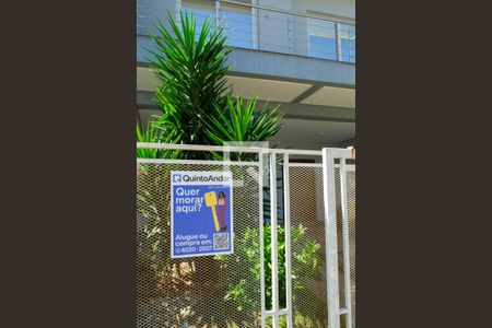 Casa de condomínio à venda com 240m², 4 quartos e 2 vagas Casa de condomínio à venda com 240m², 4 quartos e 2 vagasPlaca