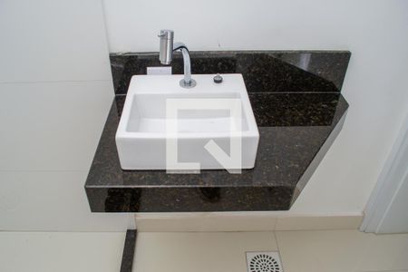 Casa de condomínio à venda com 240m², 4 quartos e 2 vagas Casa de condomínio à venda com 240m², 4 quartos e 2 vagasBanheiro suite 3