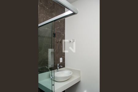 Casa de condomínio à venda com 240m², 4 quartos e 2 vagas Casa de condomínio à venda com 240m², 4 quartos e 2 vagasBanheiro suite 1