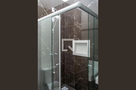 Casa de condomínio à venda com 240m², 4 quartos e 2 vagas Casa de condomínio à venda com 240m², 4 quartos e 2 vagasBanheiro suite 1