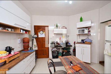 Apartamento à venda com 200m², 3 quartos e 2 vagasCozinha