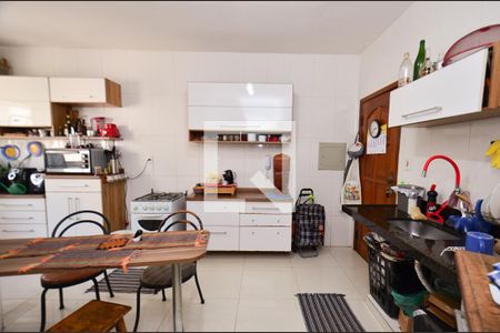 Apartamento à venda com 200m², 3 quartos e 2 vagasCozinha