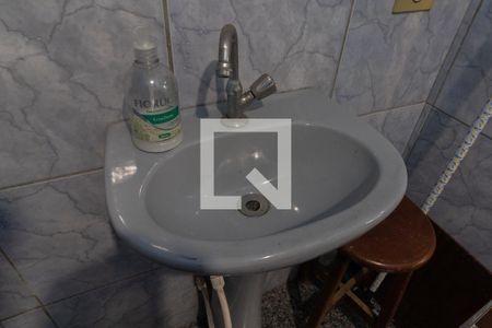 Casa à venda com 100m², 3 quartos e 2 vagas Casa à venda com 100m², 3 quartos e 2 vagasBanheiro de Serviço