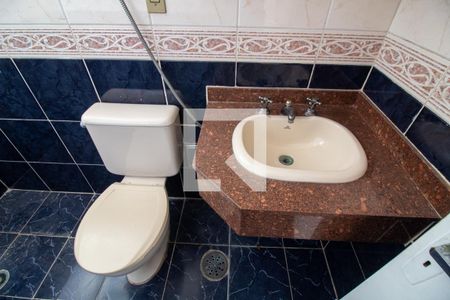 Casa à venda com 169m², 3 quartos e 2 vagasBanheiro 2