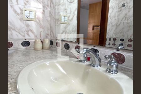 Apartamento à venda com 127m², 3 quartos e 2 vagasBanheiro da Suíte