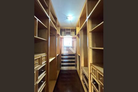 Apartamento à venda com 127m², 3 quartos e 2 vagasCloset da suíte 