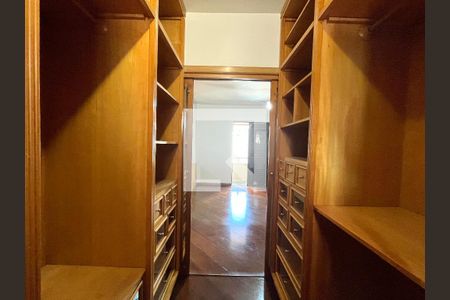 Apartamento à venda com 127m², 3 quartos e 2 vagasCloset da suíte 1