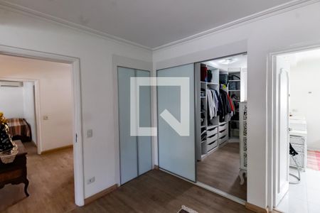 Casa à venda com 450m², 6 quartos e 8 vagas Casa à venda com 450m², 6 quartos e 8 vagasSuíte 2 - armários